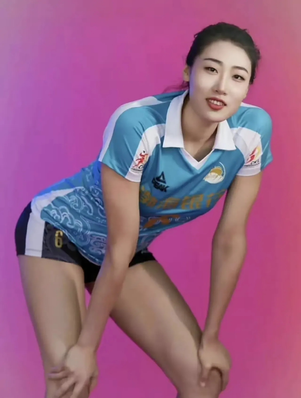 中国女排 刘晏含,重回排球赛场,这次她出现在土耳其女排联赛,在泽仁
