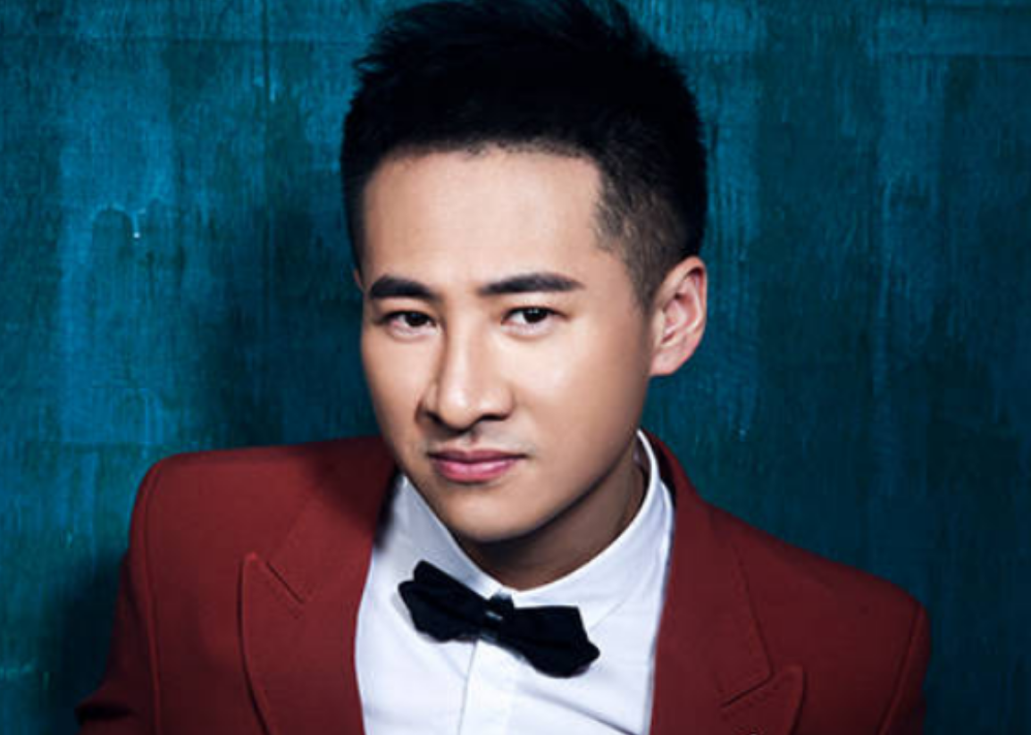 歌手海鸣威发文疑暗讽那英那辛,声称两姐妹最黑,节目成赚钱工具