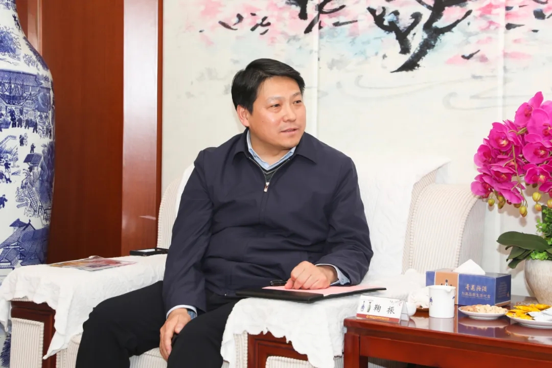 袁清茂与神农科技集团党委书记,董事长鞠振举行工作会谈