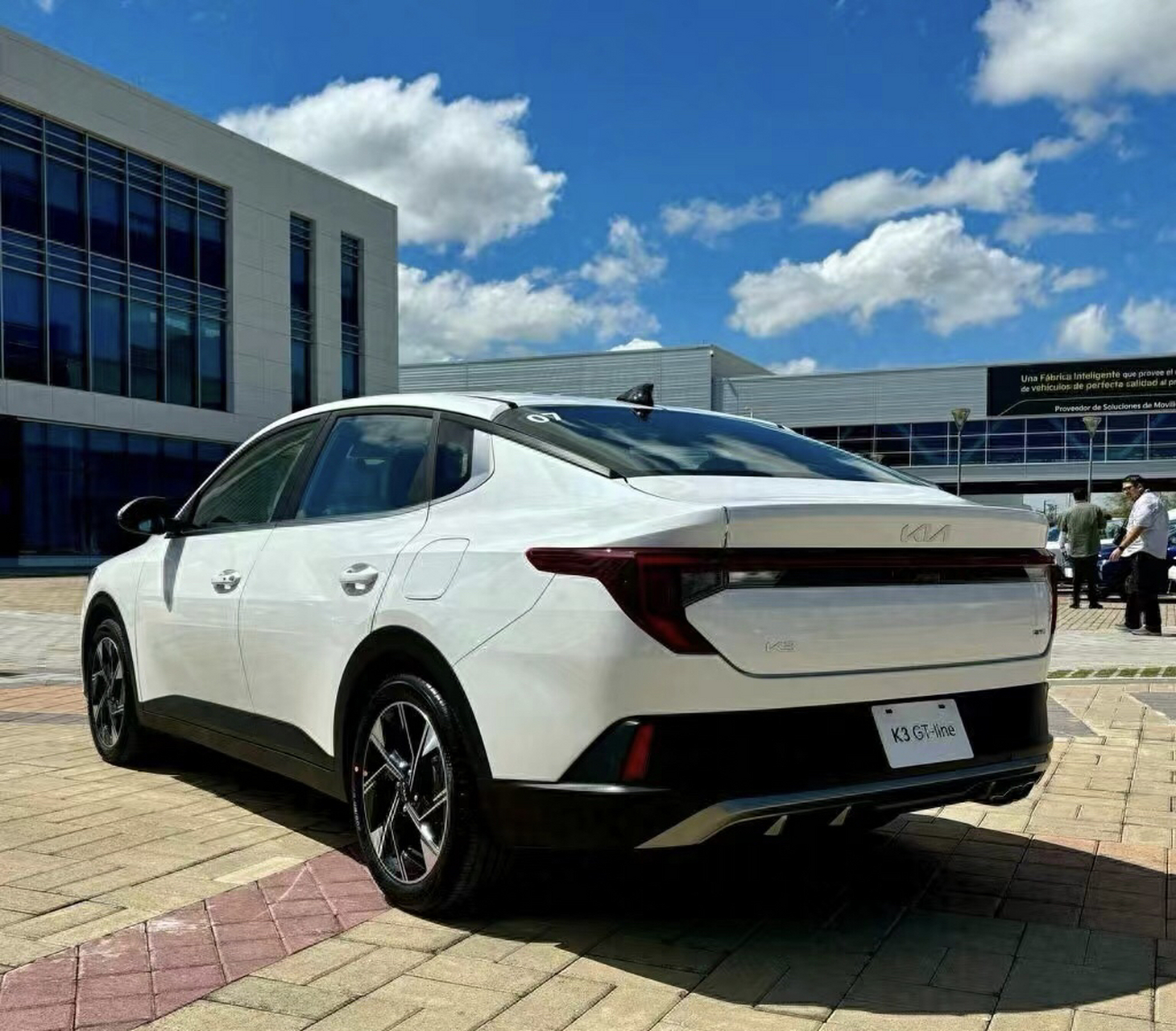 全新起亚k3实车曝光,设计大胆,运动风格强烈,是否能挽回销量下滑的