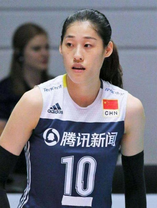 爱情事业双丰!福梅刘晓彤上任助理教练培养接班人,郎平没看错人