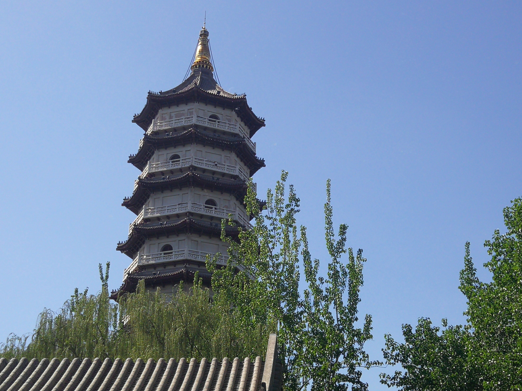 致远塔(北宁公园)  致远塔,塔名取自诸葛亮《诫子书》中名句"非宁静无