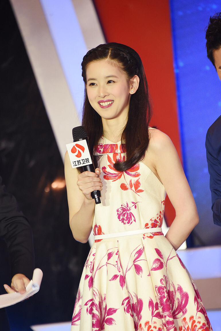 章泽天撞脸陈都灵 左耳导演一句话证实这件事情