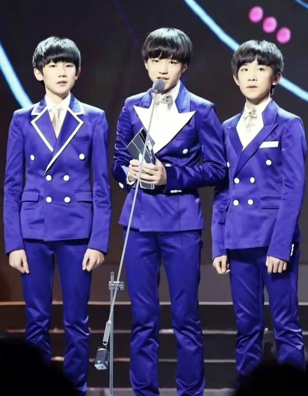 已经有消息在说王俊凯,王源,易烊千玺将陆续改掉昵称的前缀和认证信息