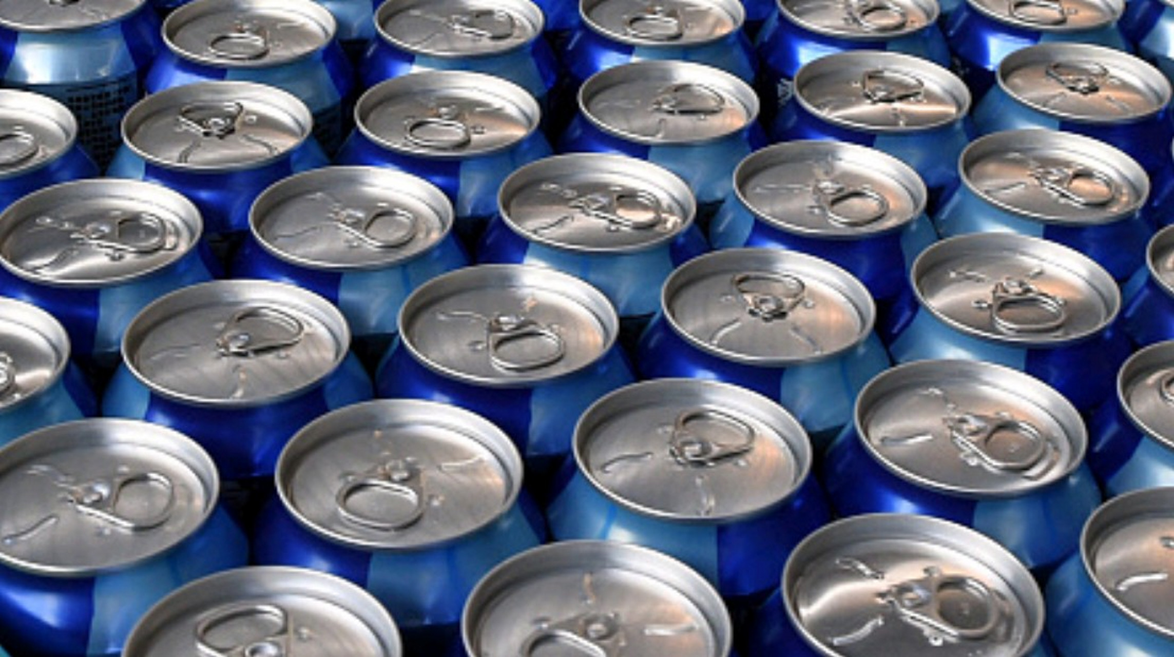 你是否注意过,在你喝了这么久"肥宅快乐水"的易拉罐上,罐口边缘有一圈