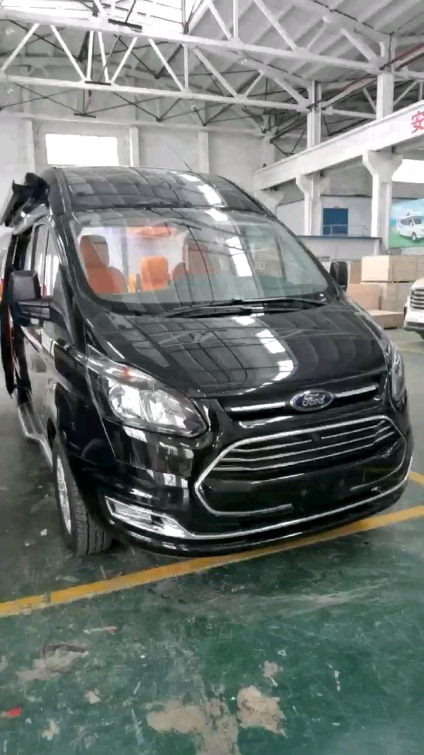 福特新全顺汽油自动挡房车