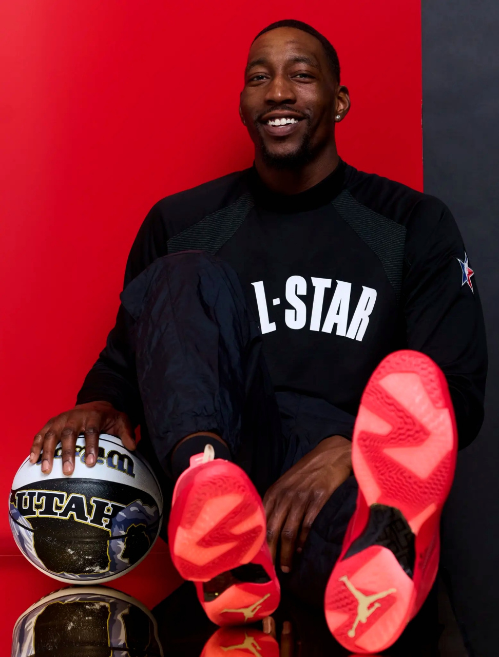 "让我们一起祝巴姆-阿德巴约26岁生日快乐!"nba官方在推文中写道.