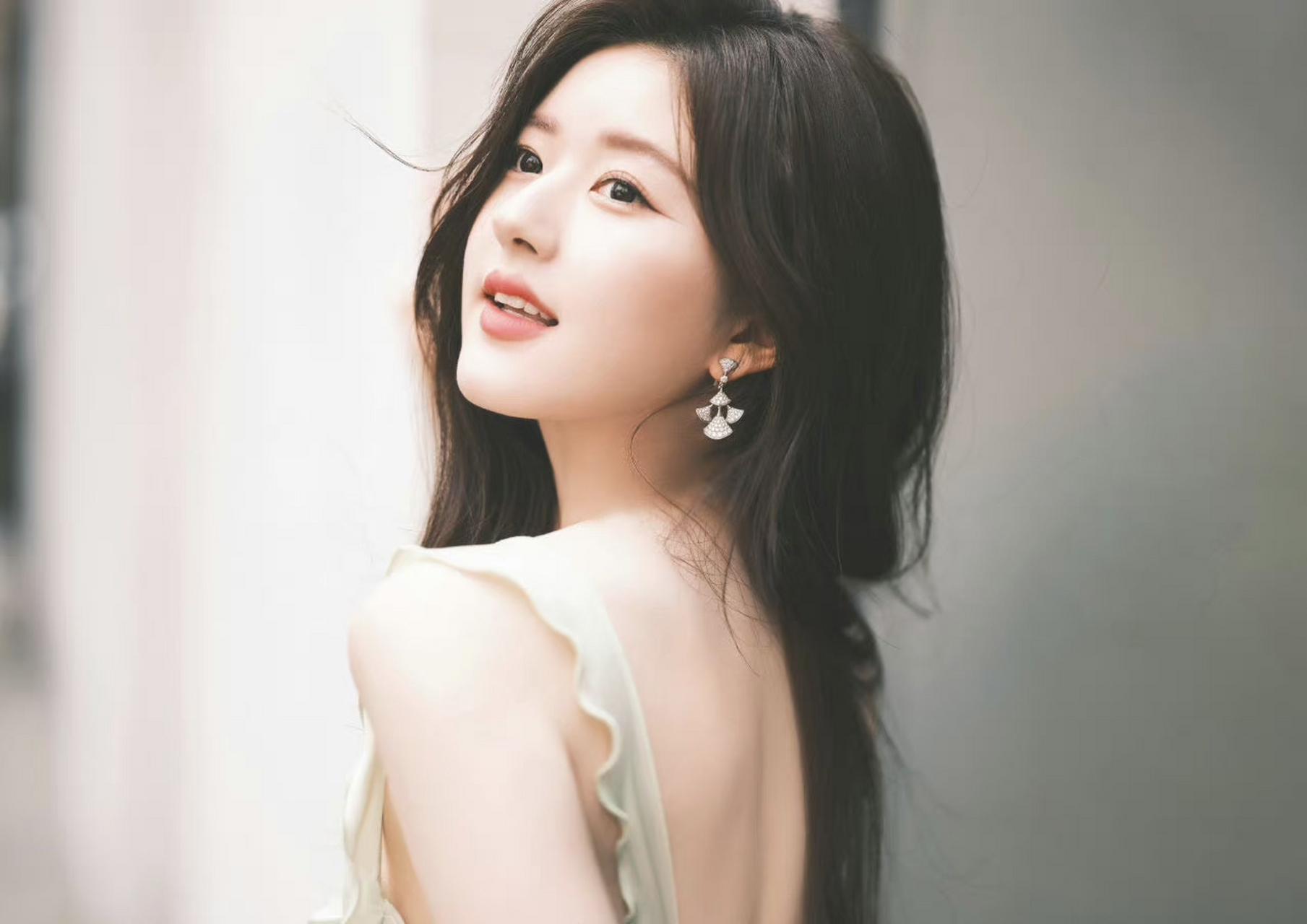 赵露思美照# 赵露思身高161cm,四川人,我很喜欢她演的《传闻中的陈