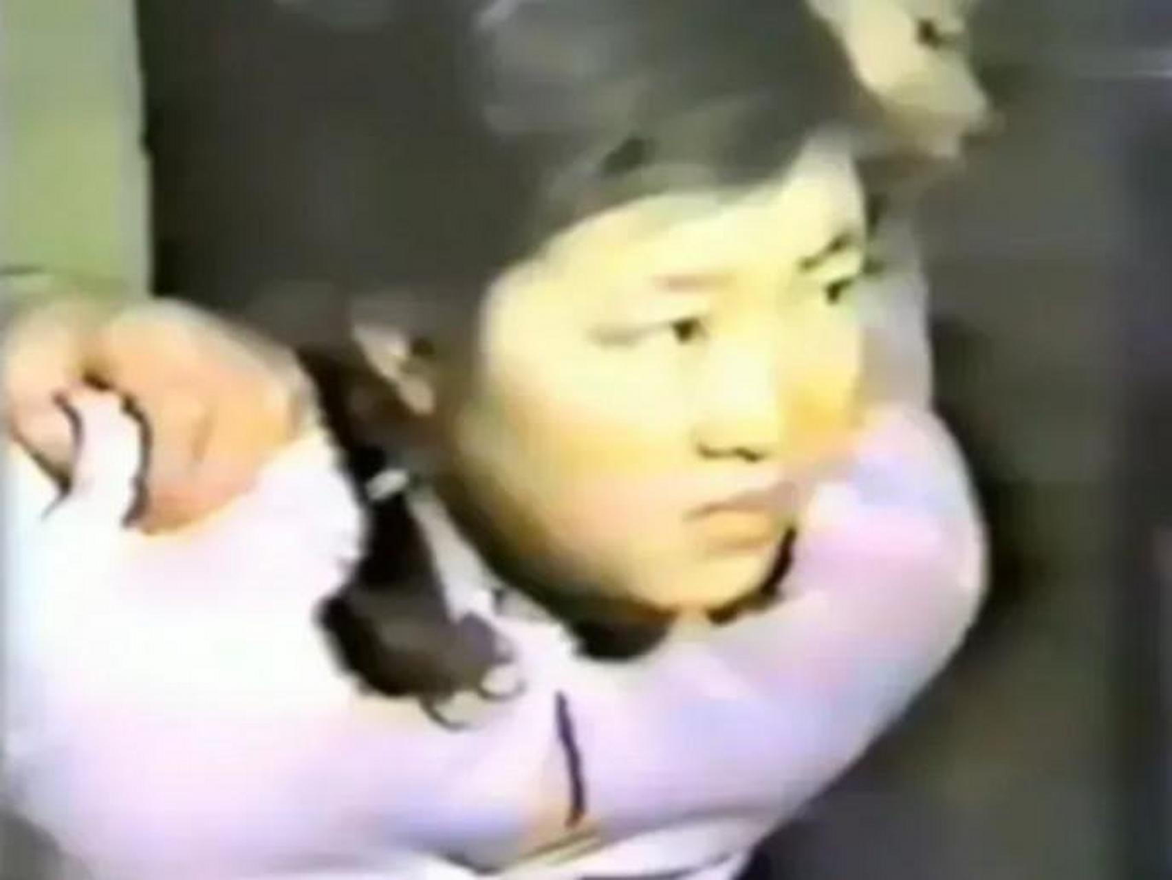 1983年,徐州铜山26岁女青年胡贤华因犯"流氓罪"被判处死刑,剥夺政治