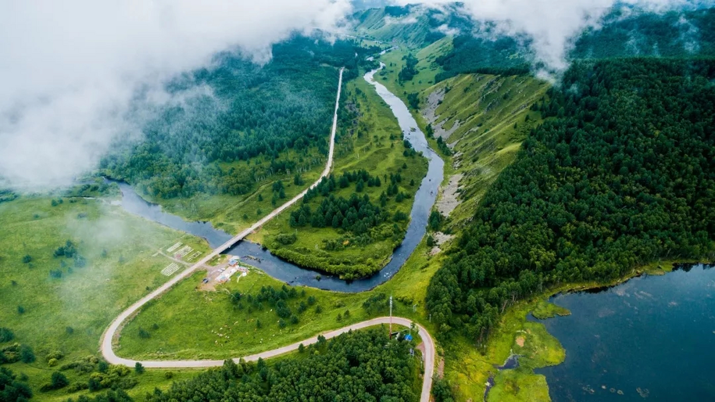 而哈拉哈河与乌伦河交汇的河谷,更是摄影爱好者的天堂,被誉为哈拉哈河