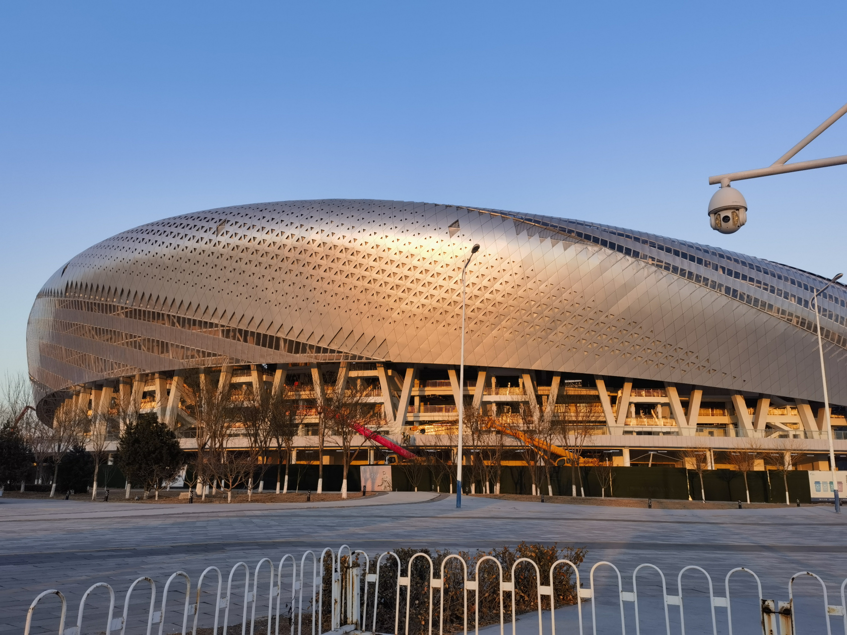 唐山新体育中心十分霸气,唐山新体育中心毗邻唐山南湖景区,总占地面积