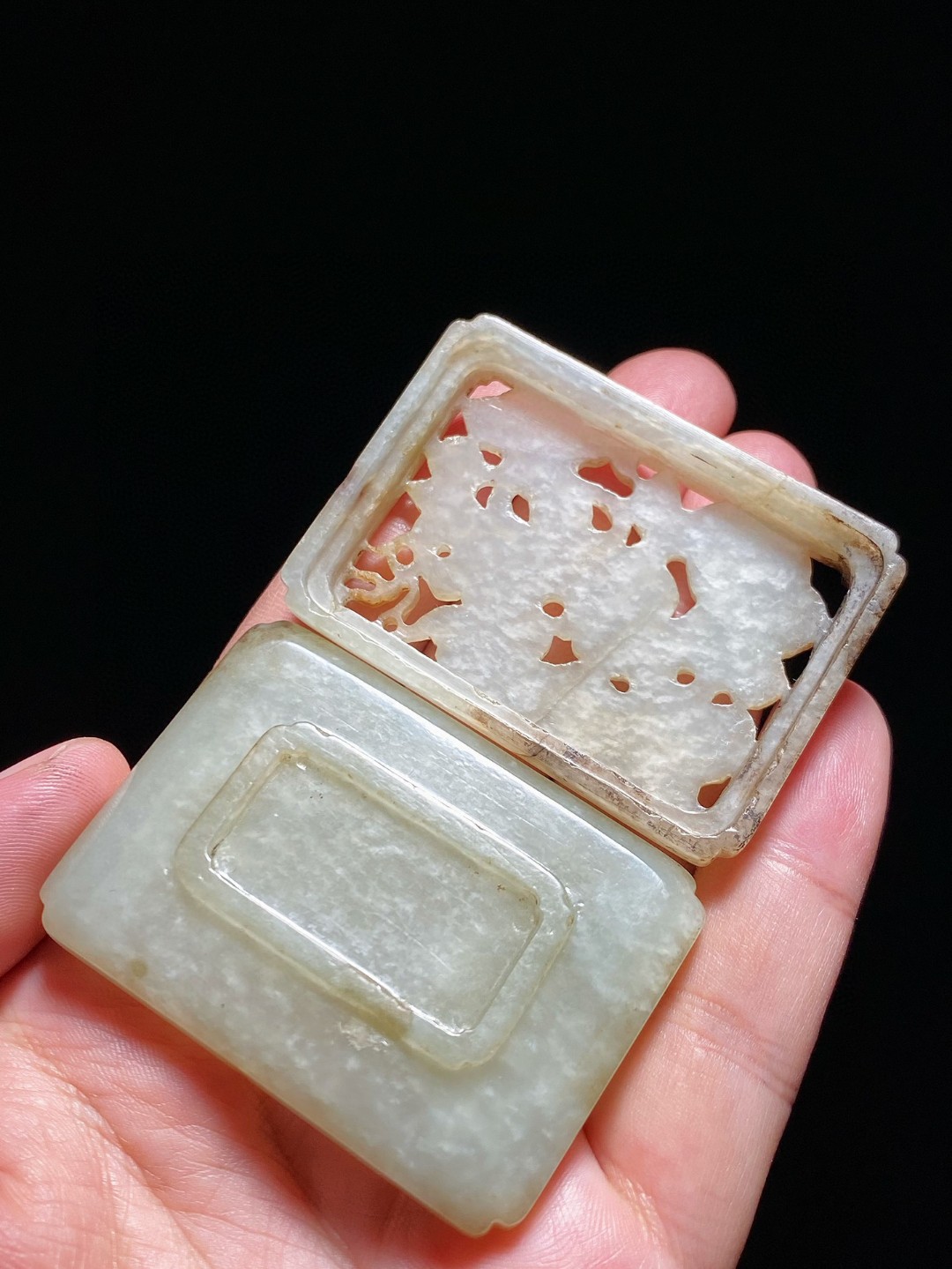 清中期 和田玉籽料 受沁 云龙纹 香盒 玉盒