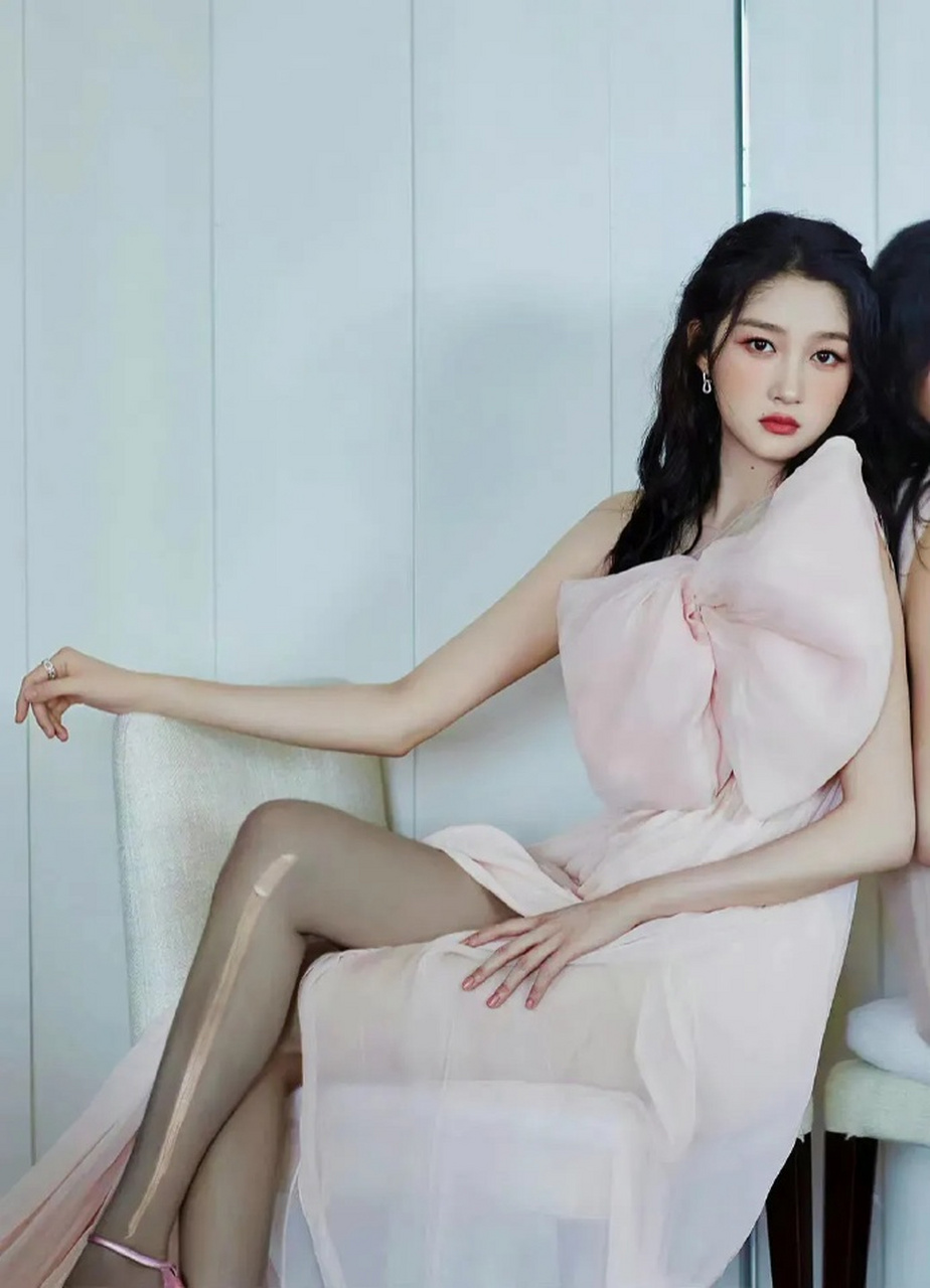 关晓彤这丝袜到底怎么?时尚? 676767