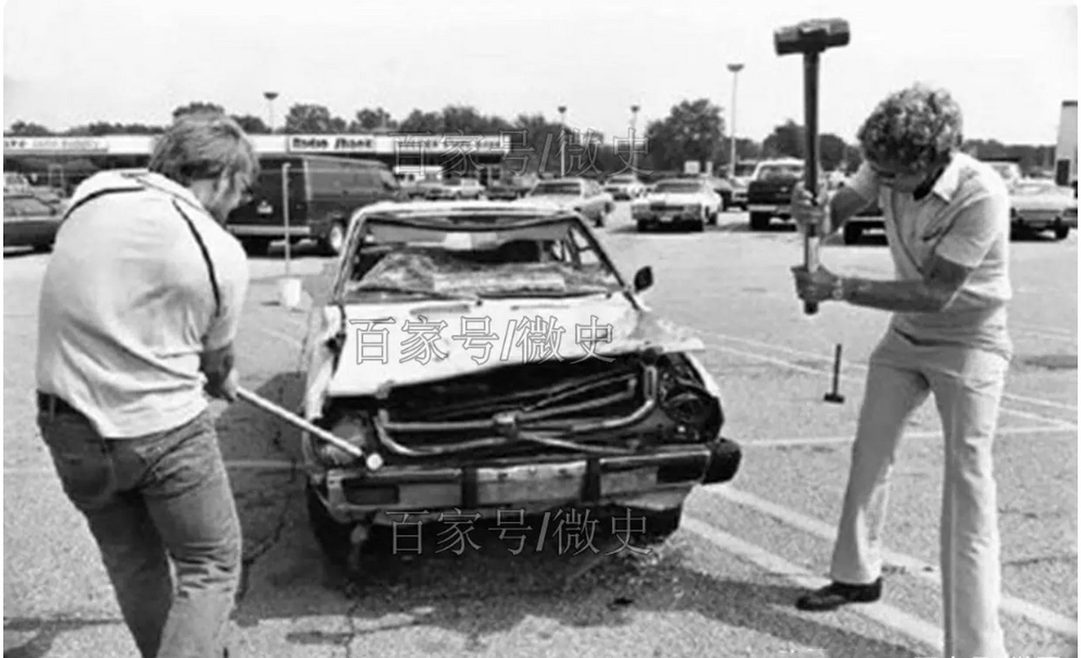 1970年代,美国人在大街上打砸日系车,至于原因,和今天的无疑!