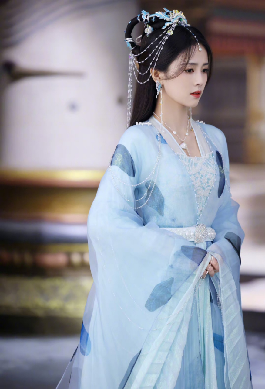 白鹿# #长月烬明