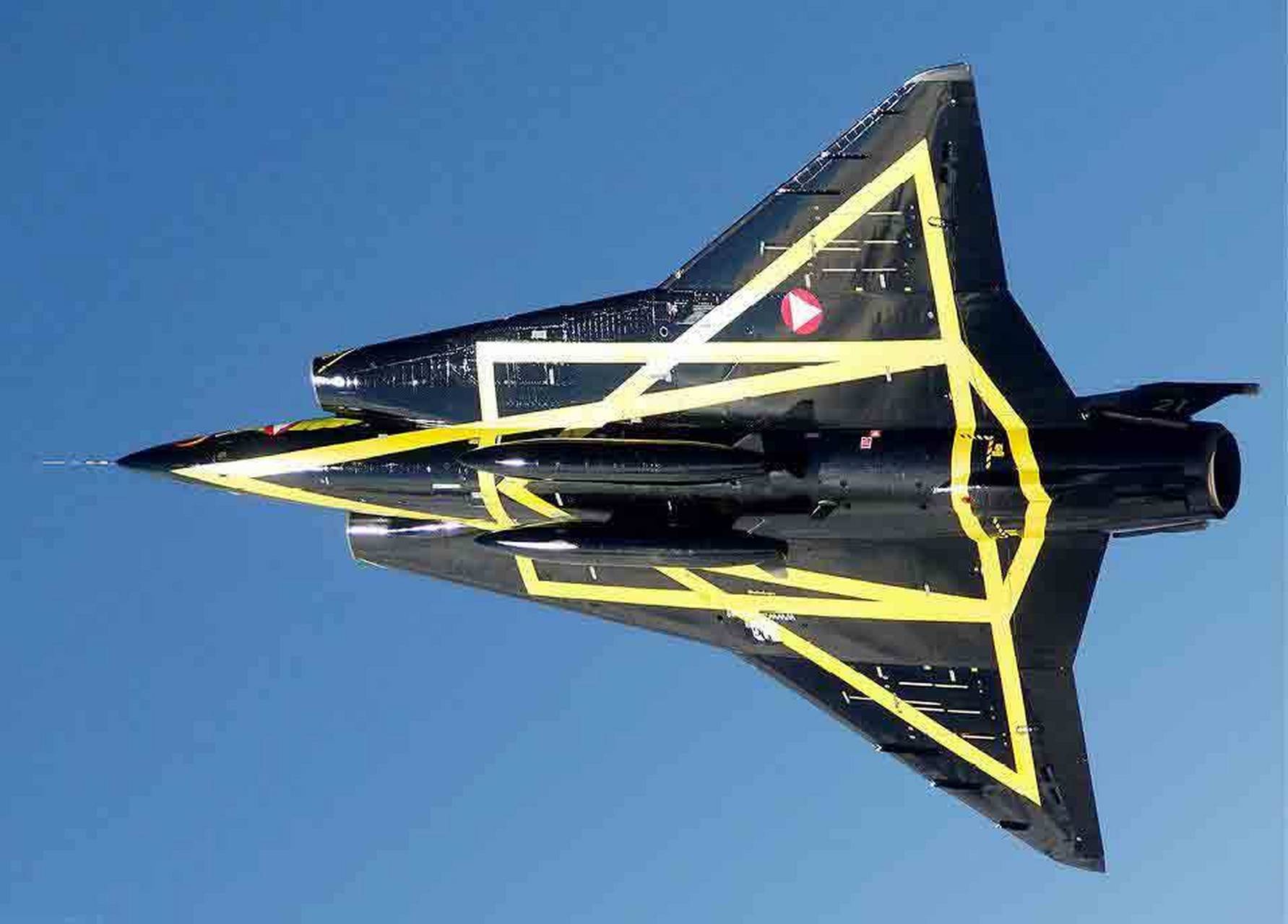 saab 35"龙"是萨博公司研制的多用途超音速战机.