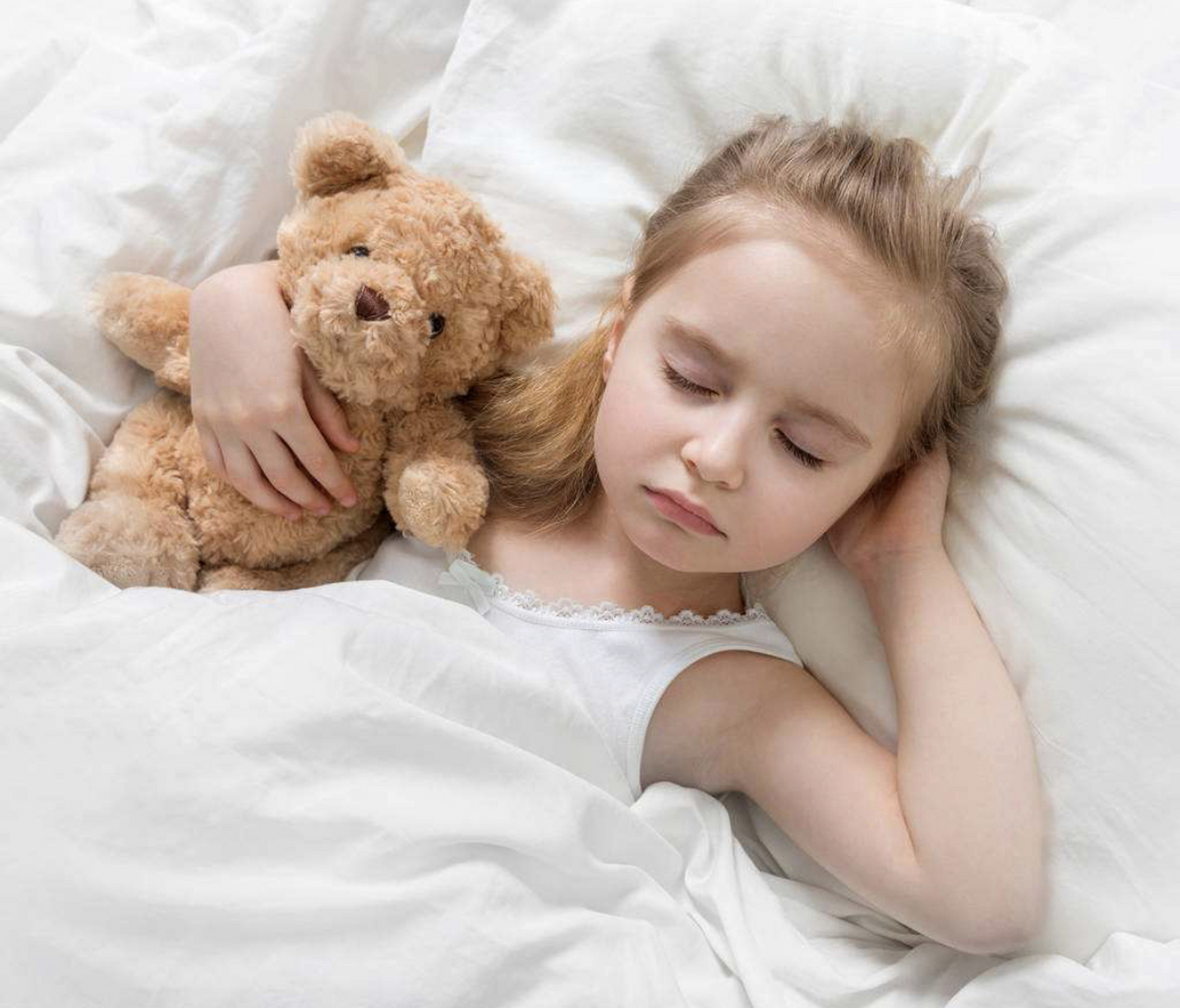 黑环境有助于宝宝入睡,因为它创造了一个安静和安全的环境,让宝宝感到