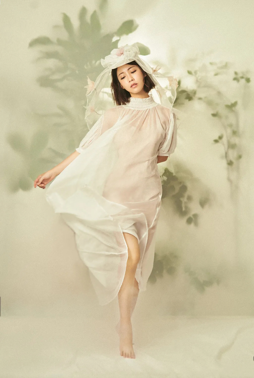 安唯绫,一袭纱裙,飘逸,唯美,轻盈.