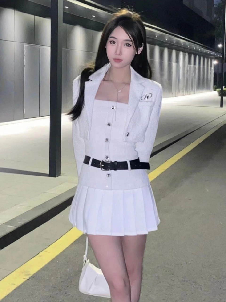 身穿白色连衣裙的小姐姐太漂亮了#日常穿搭