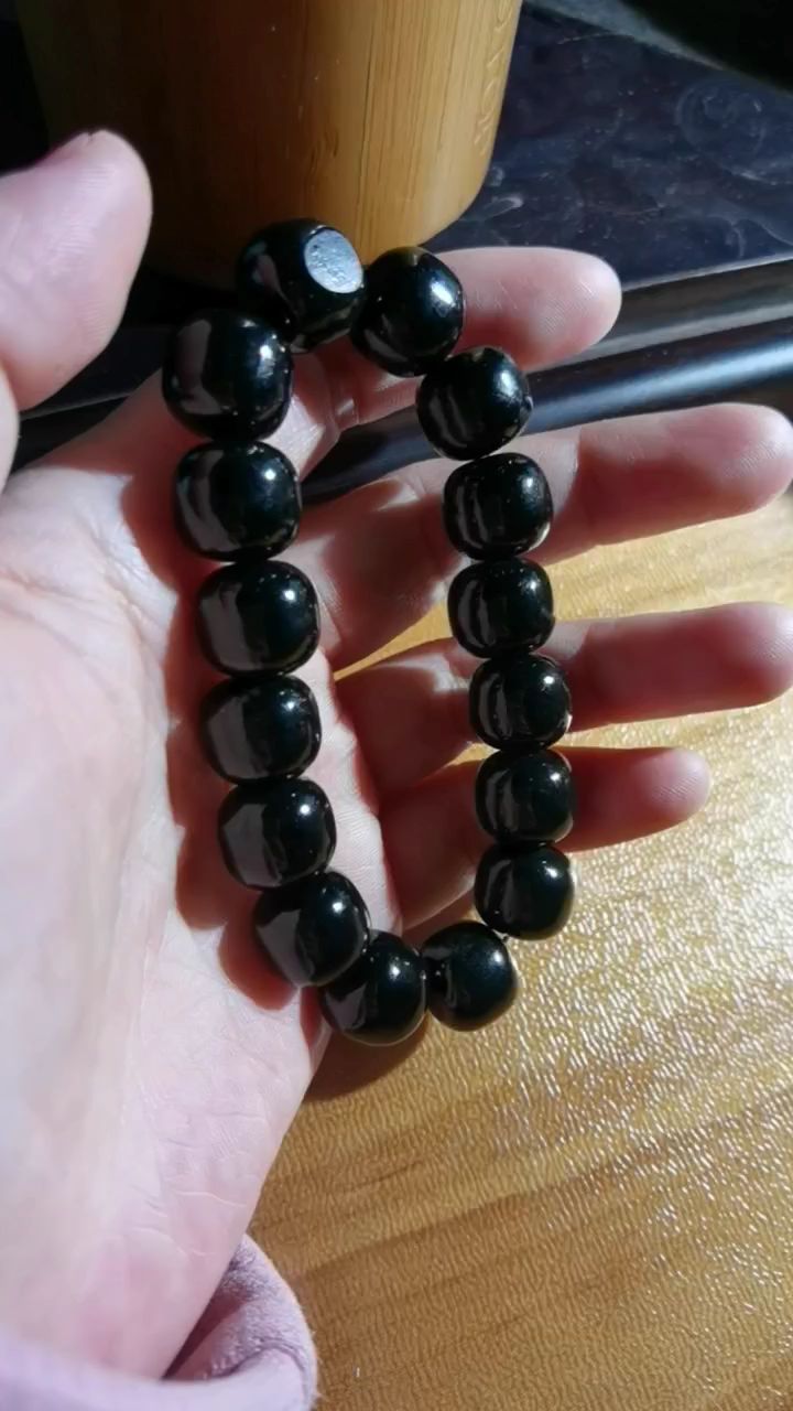和田籽料黑青手串