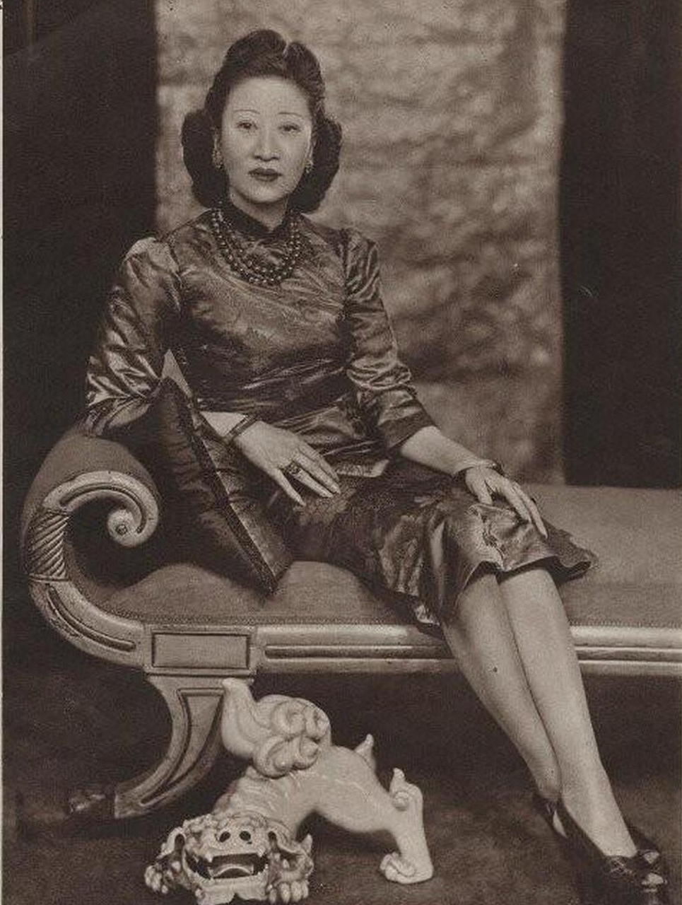 1956年,黄蕙兰半夜醒来竟发现丈夫顾维钧悄悄闪进严幼韵的房间.