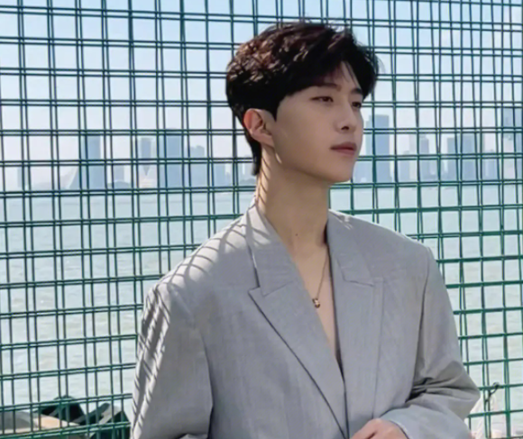 吴京分享月瘦10斤减肥法,多吃辣椒酱油,营养专家反驳:瞎误导