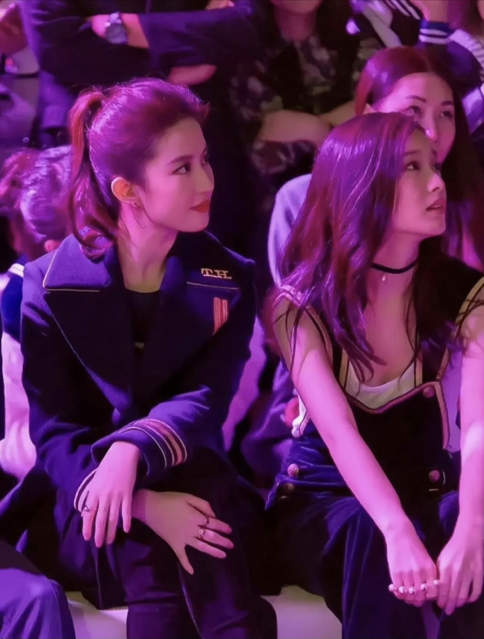 刘亦菲与倪妮,我觉得她们俩不分伯仲,各有千秋,这一波,打个平手吧.