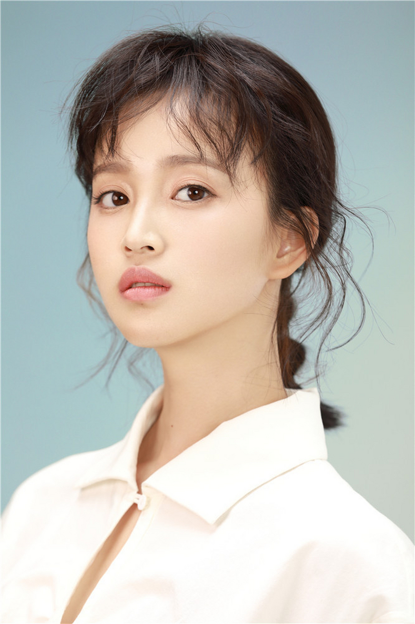 虞朗,1994年1月5日出生于浙江省杭州市,中国内地女演员,毕业于上海