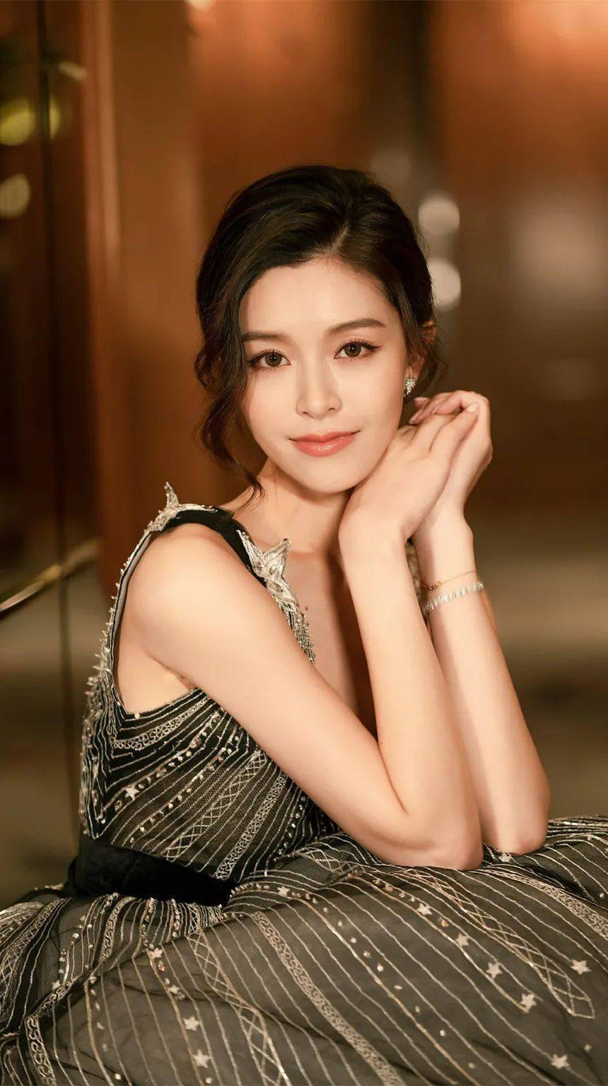 和杨颖一起嫩模出道的文咏珊,不仅嫁入豪门,还成功转型实力派