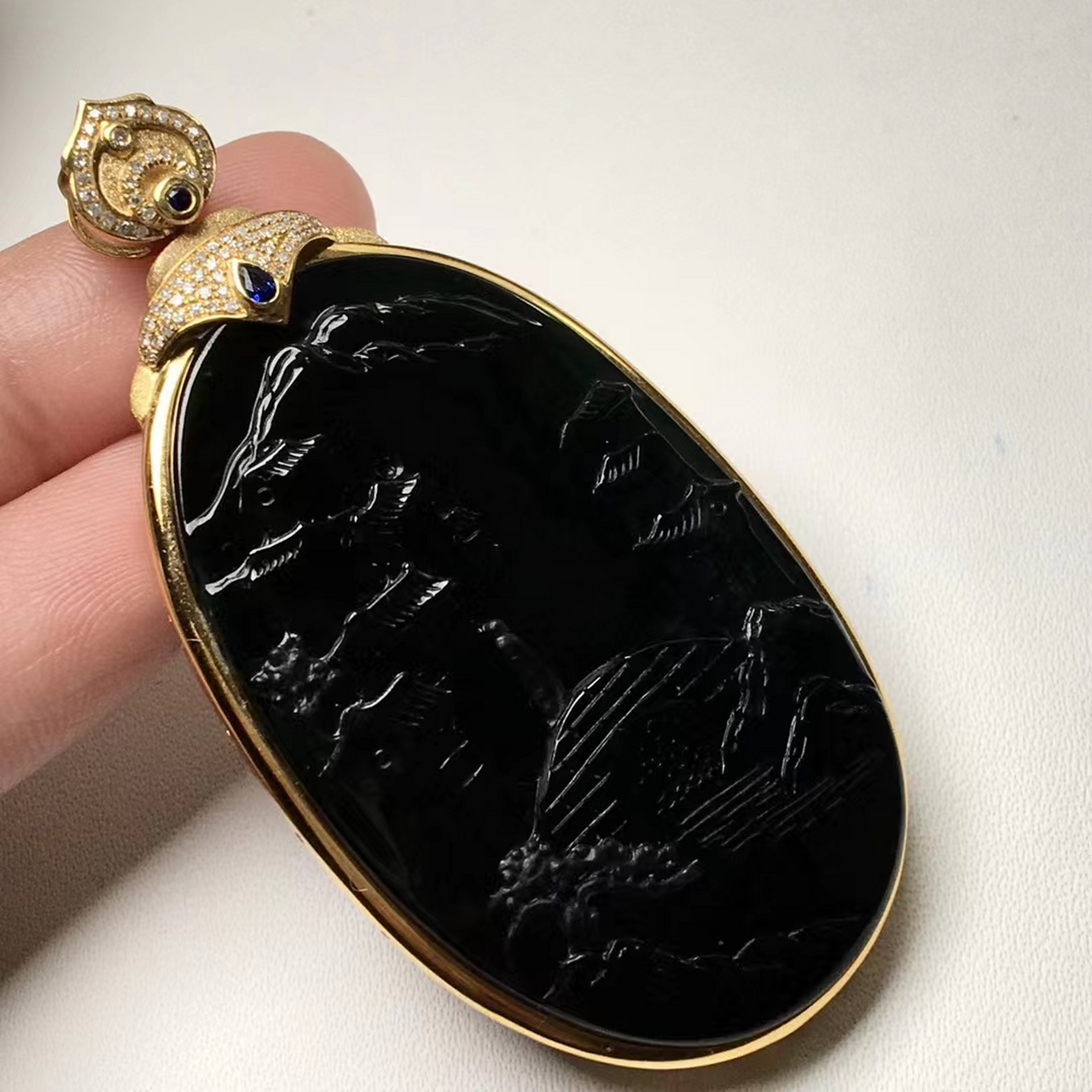 墨翠山水牌挂件,18k金镶,精致大方,整体裸石油润黑亮,打灯冰透,尺寸