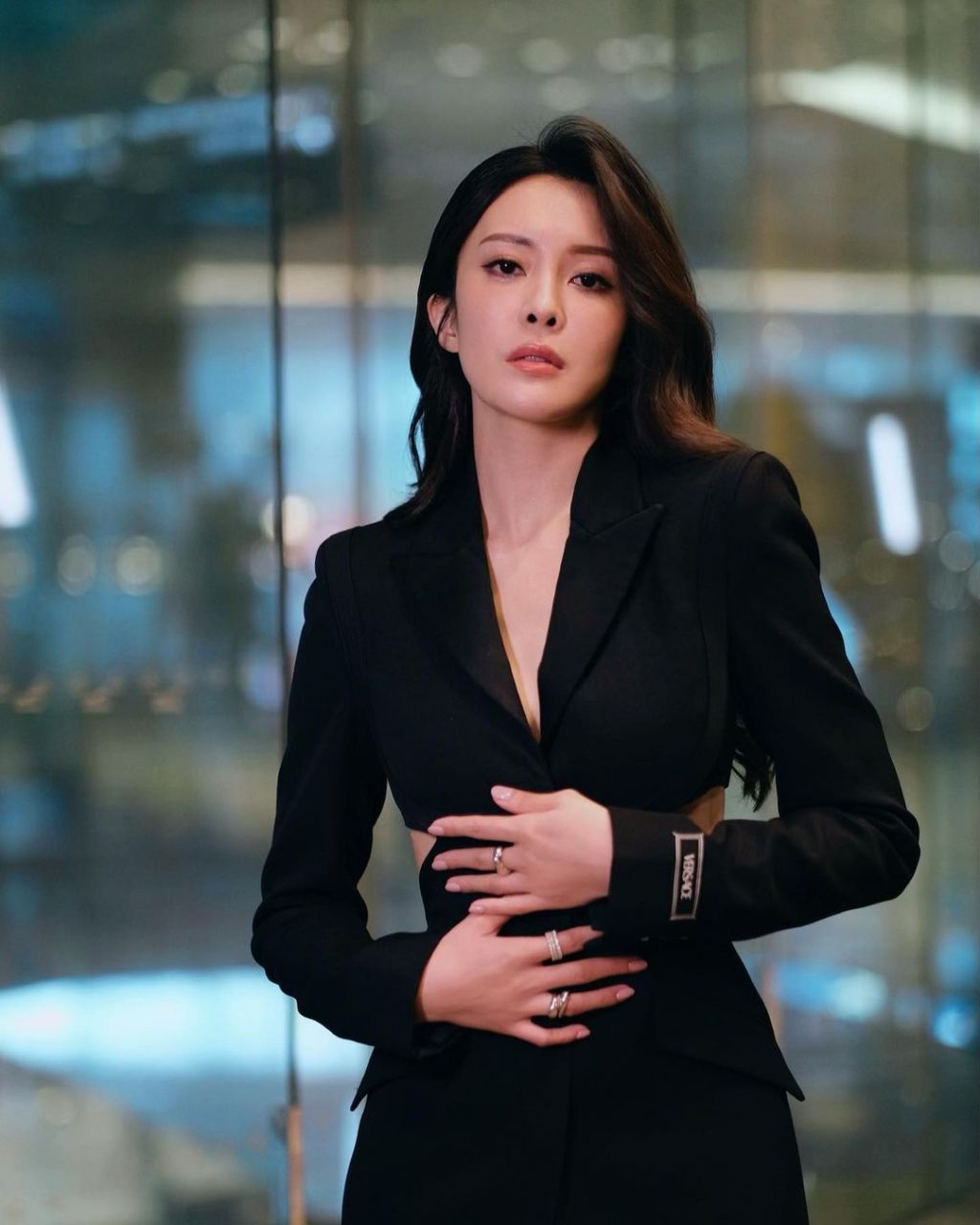 张曦雯最新pp照. 这是一组办公室白领风格的写真.