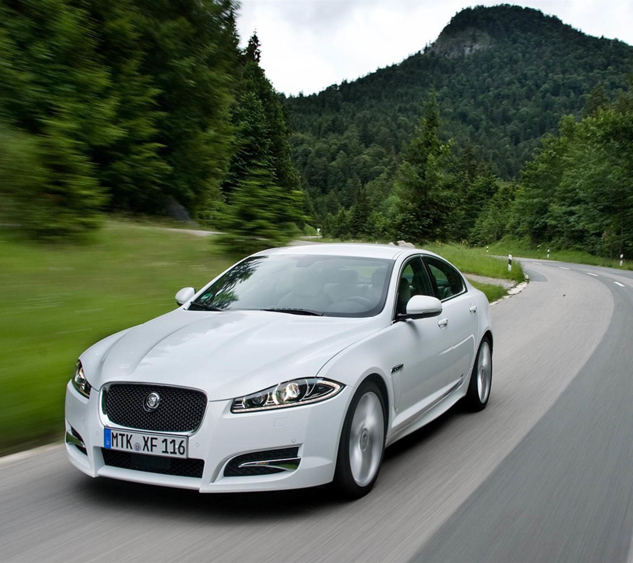 家庭用车选择轿车还是suv?