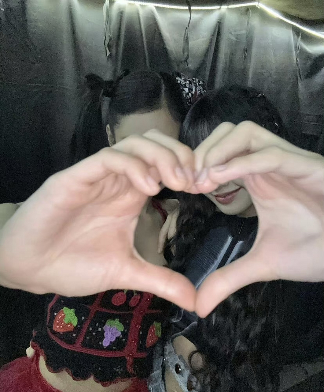 jennie与lisa比心照~真的爱了[色]