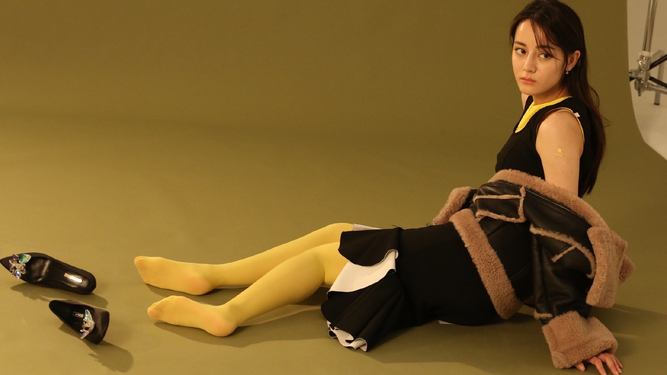 迪丽热巴  性感丝袜包裹美腿玉足,你能顶得住吗