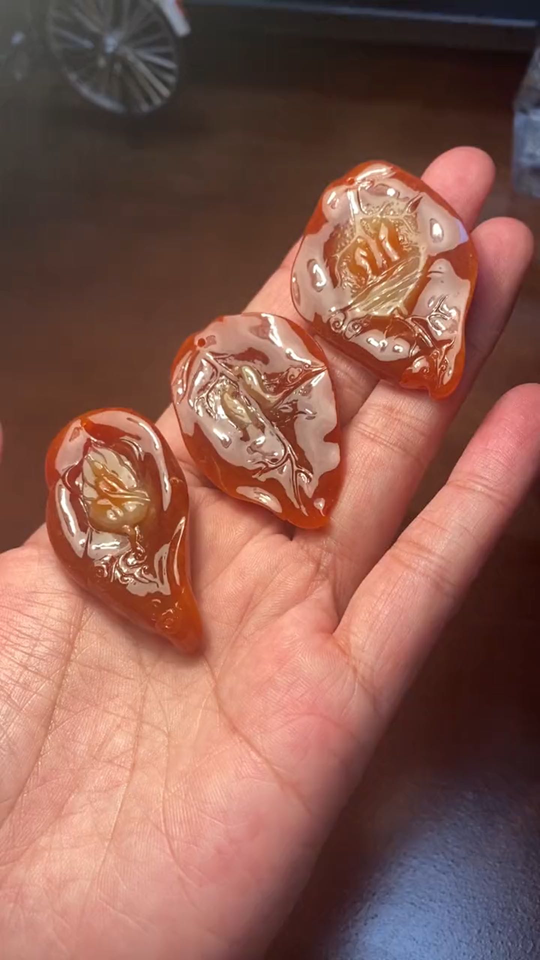 这个应该是大马坎翡翠原石的红黄翡!