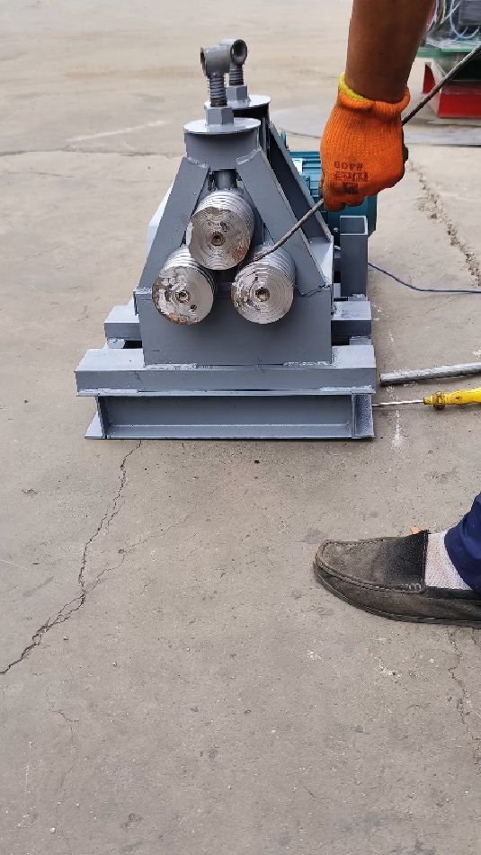 钢筋卷圆机简易螺旋钢筋卷圆展示-度小视