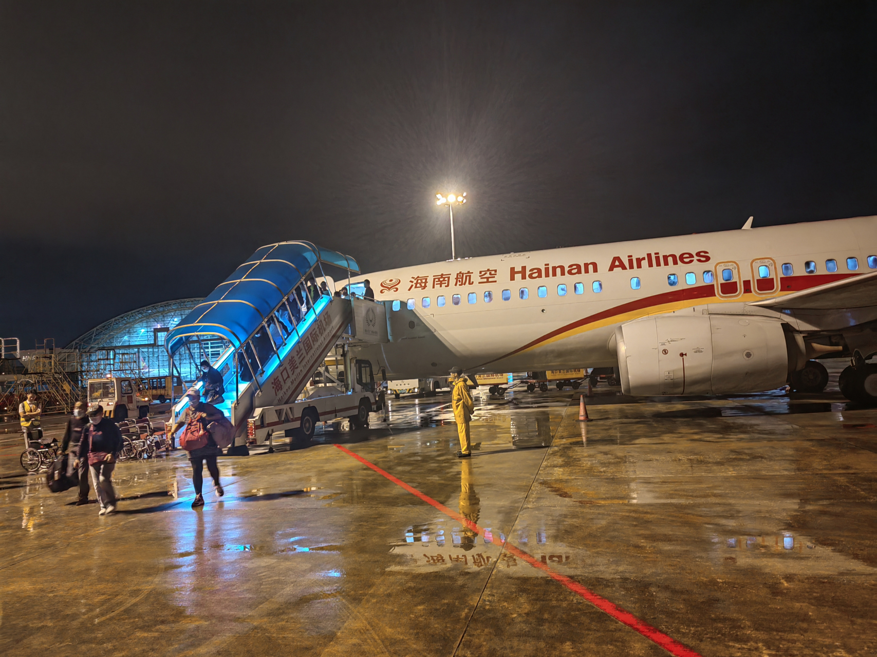 飞机半夜到海口,都去这里住.前几天,有事需要从海南东方到哈尔滨往返