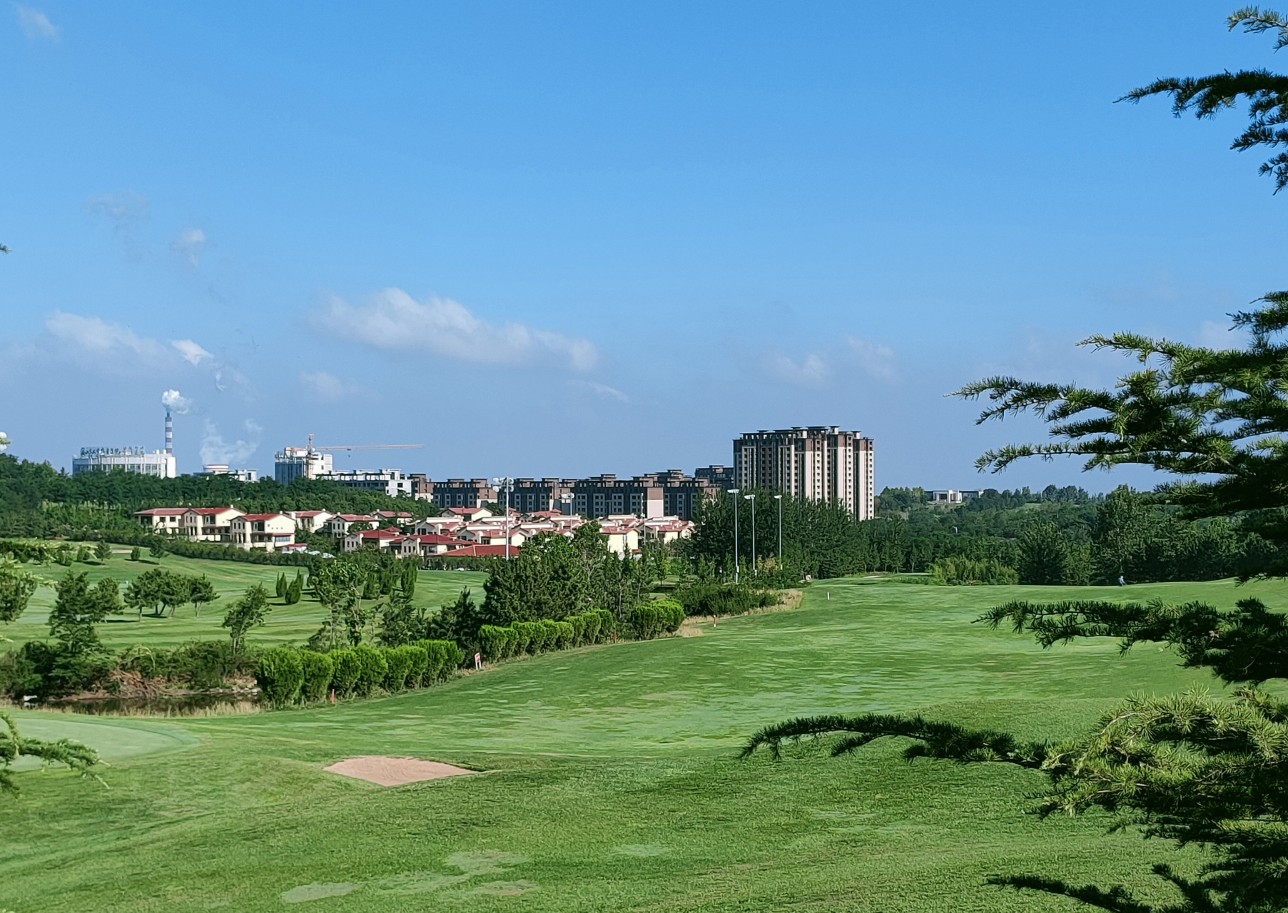 家乡小城,依山傍海,四季分明,经济强市.全国百强县前列.
