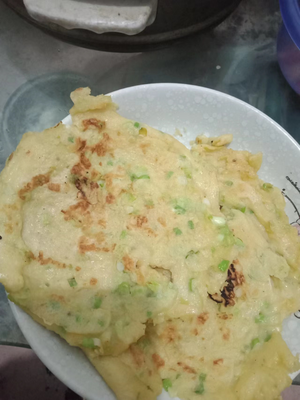 亲亲做的葱花鸡蛋饼,味道棒棒的