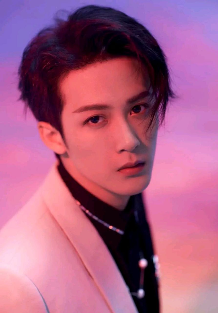 娱圈小八卦 1   檀健次官方身高174,实际上应该在170左右身高在娱乐圈