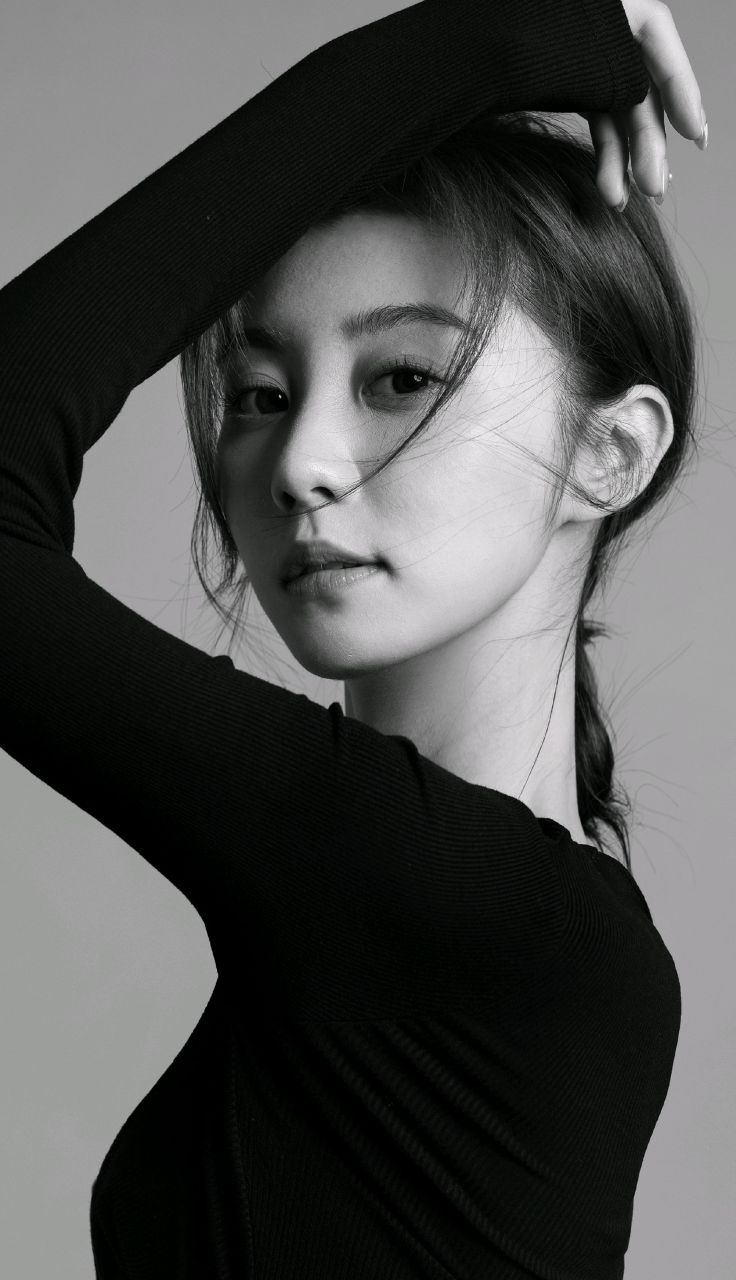 浙江卫视美女主持人费费,气质小仙女一枚