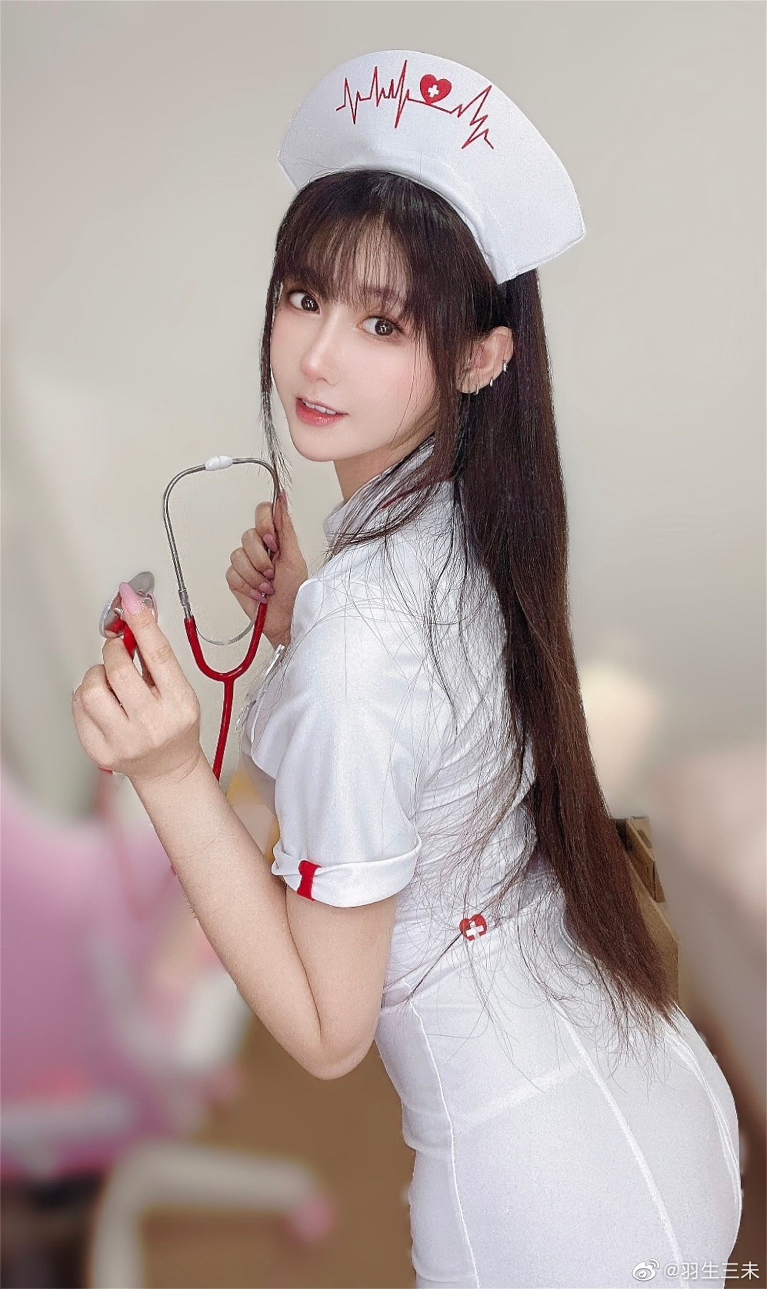 羽生三未的微博cos鉴赏,银光闪闪的不是十字架而是针头 羽生三未的微博cos鉴赏,银光闪闪的不是十字架而是针头