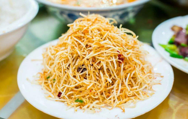 教你做一道香炸土豆丝,做法简单口感香脆,营养安全无添加