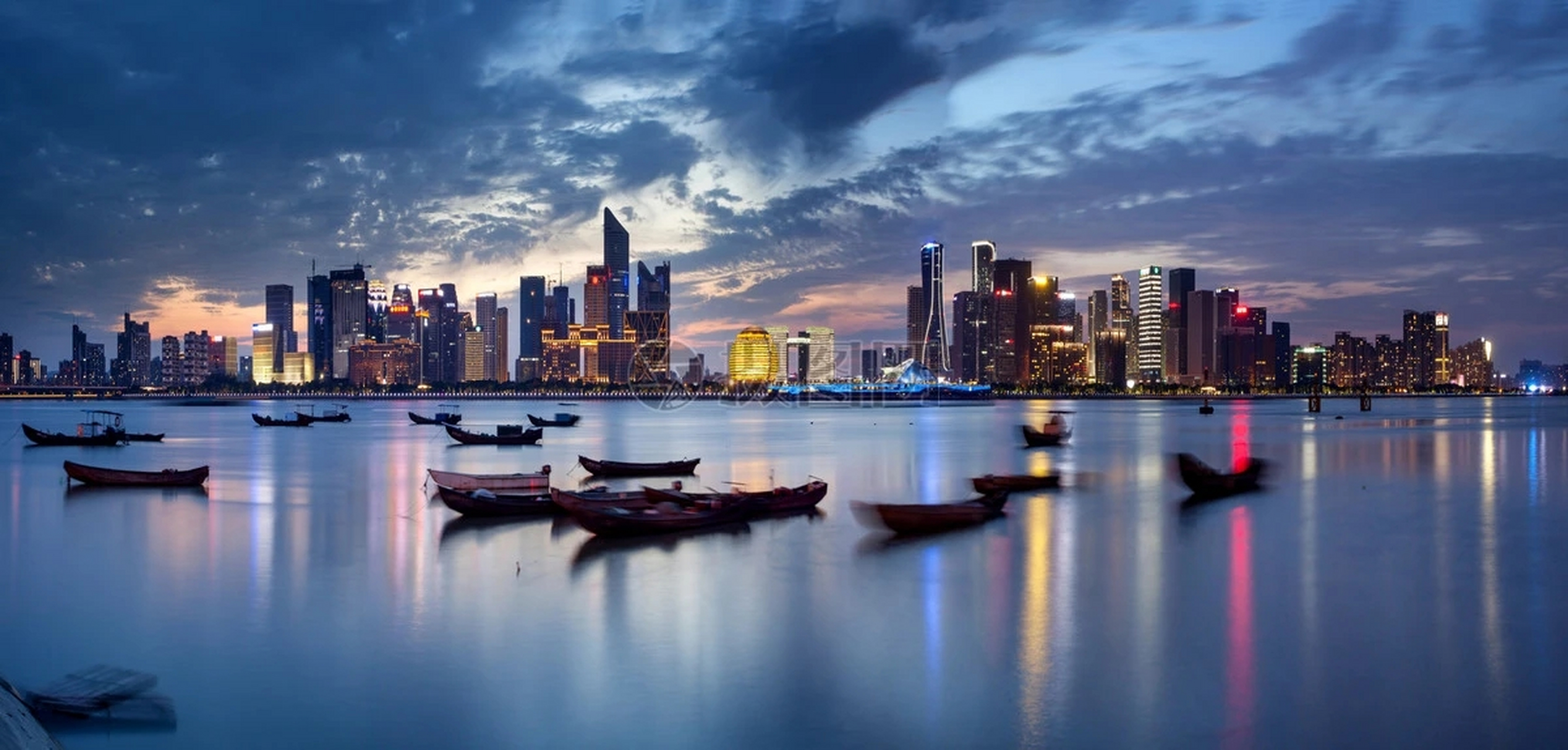 绿城杭州钱潮湾——打造杭州江景新地标 绿城·杭州钱潮湾位处钱江