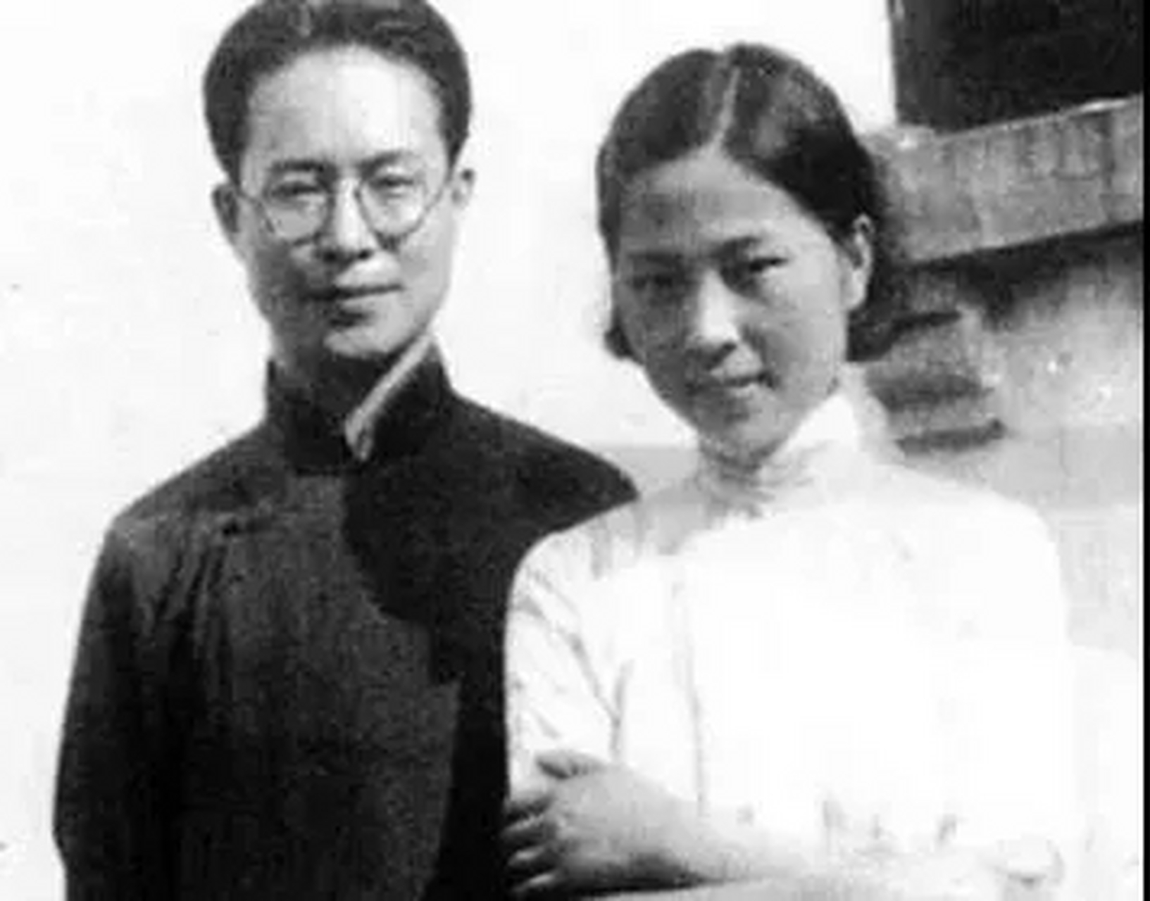 沈从文致张兆和的情书多达几百封,他的爱最热烈,爱的彻底.