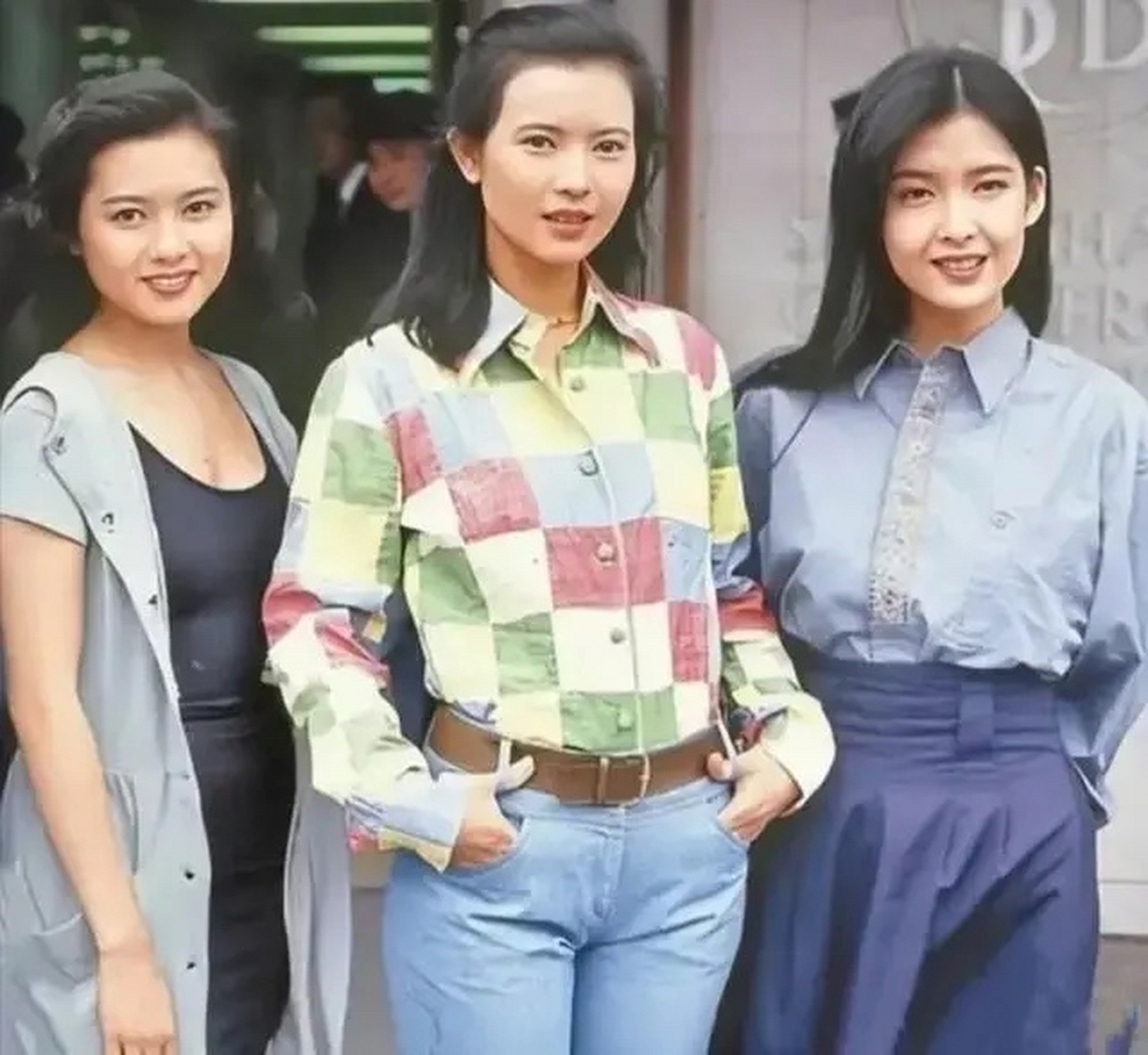 养眼美女# 图上5位年轻女生  周慧敏和蓝洁瑛,隔壁那个叫郭蔼明