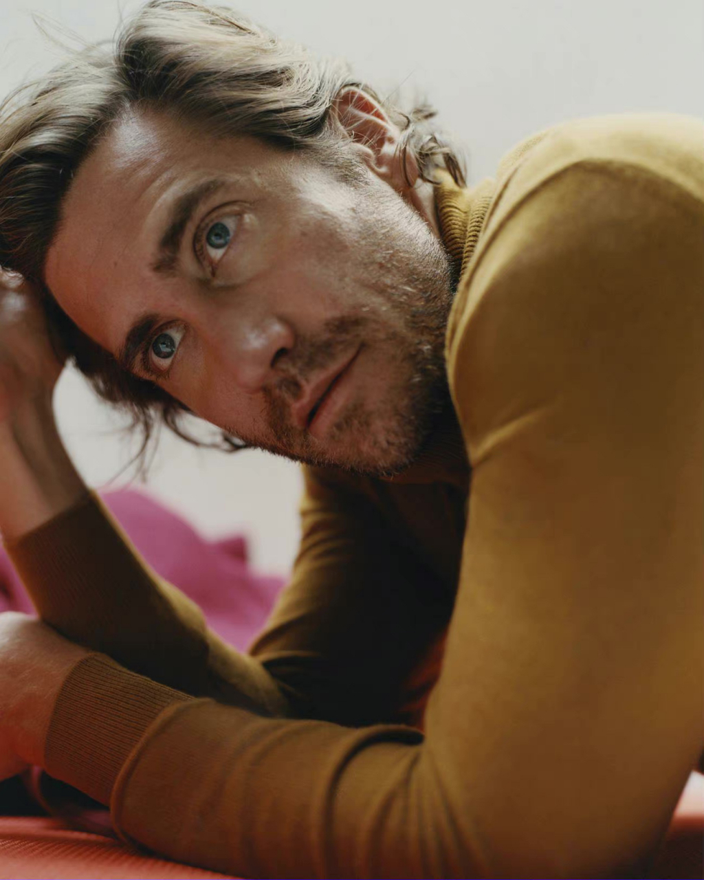 杰克吉伦哈尔jake gyllenhaal登上《星期天泰晤士》style刊封面及写真