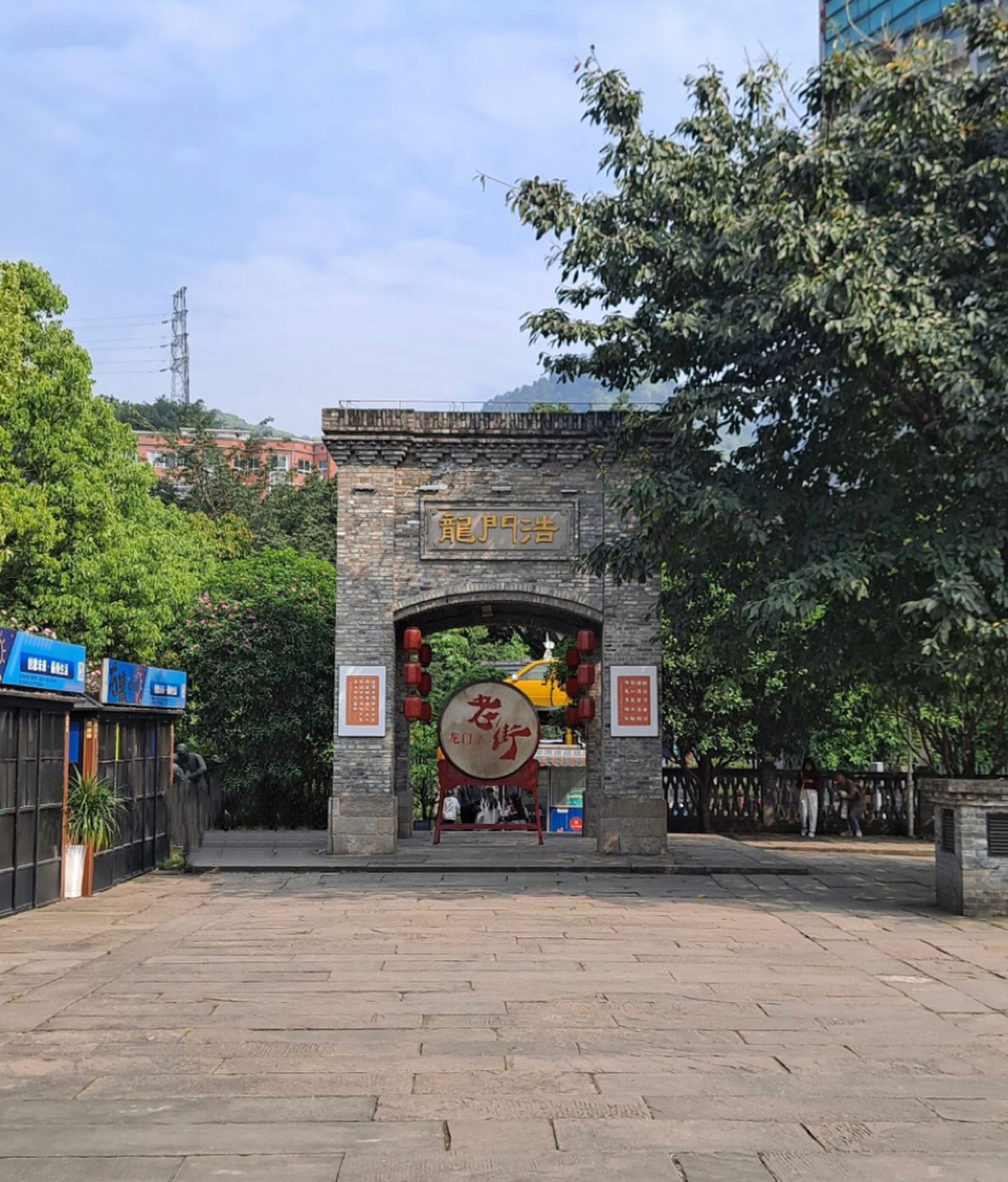 重庆龙门浩老街,这是一条充满历史韵味和文化底蕴的街道.