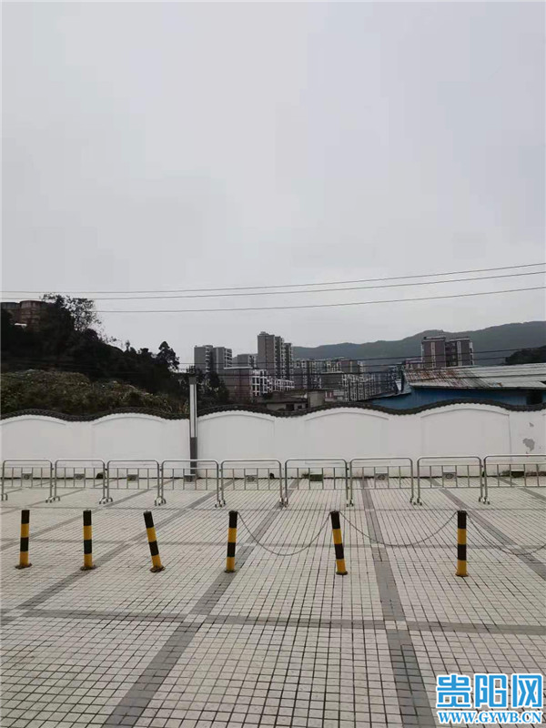 小孟工业园站有道围墙成"拦路虎",数万居民乘地铁要钻小巷