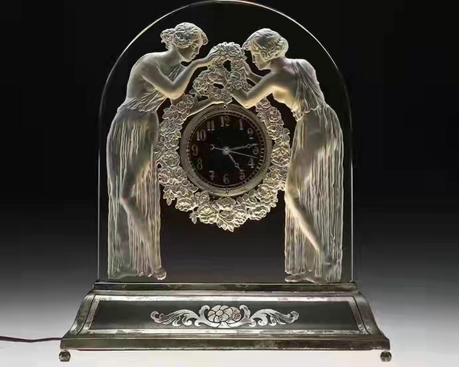 被誉为"玻璃诗人"的rené lalique 勒内·拉里克(1860-1945),是法国